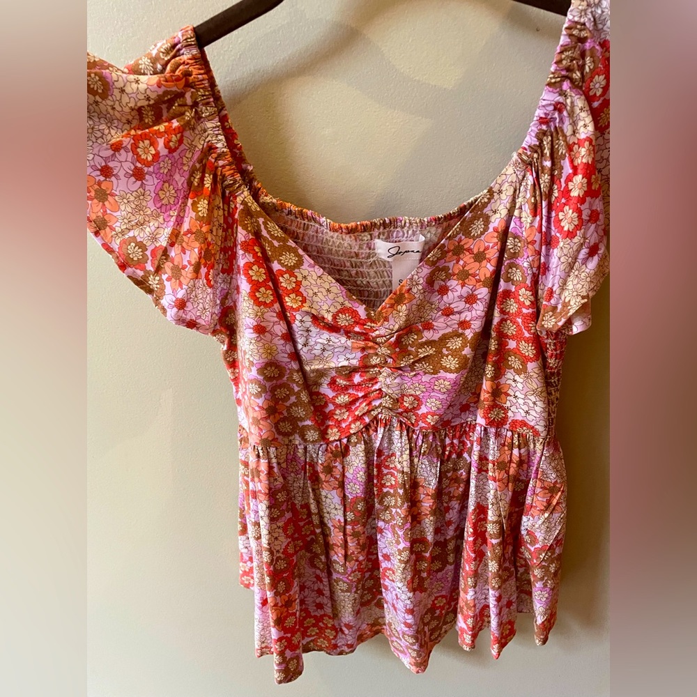 NWOT size small (4) deep V neck